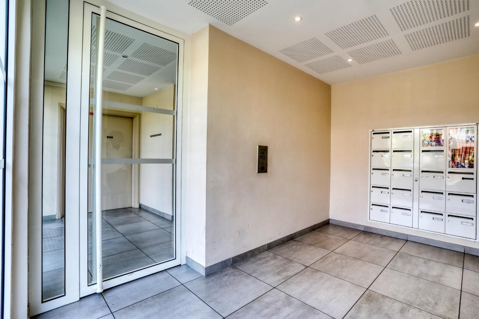 "Le Serenity ", Appartement Spacieux ,Balcon, Parking Prive Gratuit, Netflix, Proche Cdg Et Stade De France Stains Exterior photo